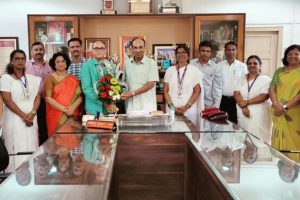 D.Y.Patil जीवन गौरव पुरस्काराने गौरविण्यात आले याप्रसंगी साहेबांना ताराराणी विद्यापीठ पतसंस्था मार्फत शुभेच्छा